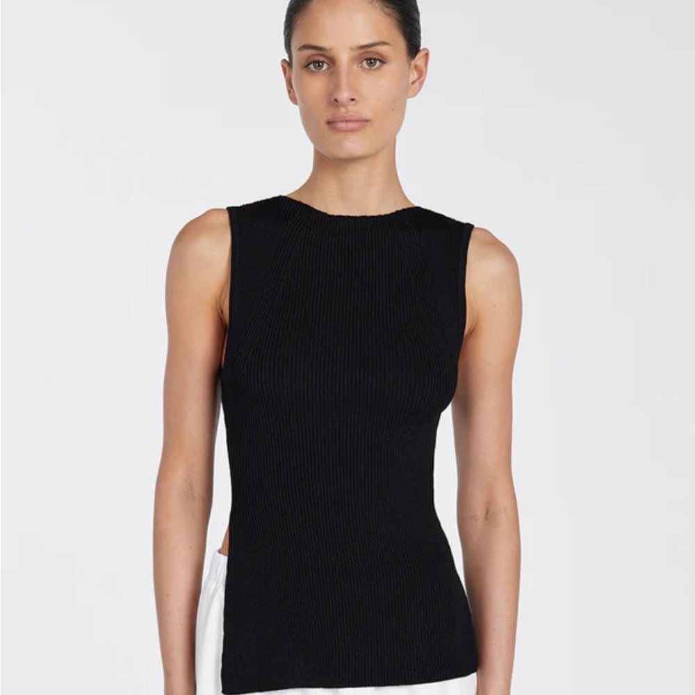 DISSH Black Fitted Sleeveless Tank Top